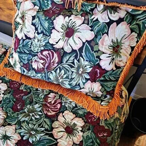 Queen bedspread multi colors with 2 sham covers